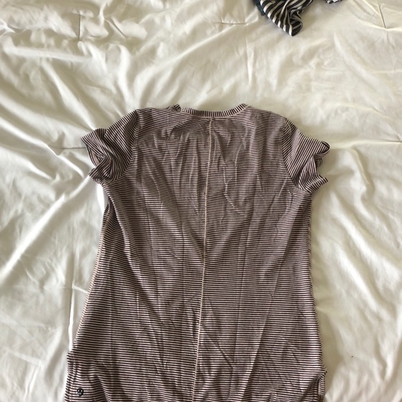 Lulu lemon workout shortsleeve shirt - Picture 3 of 3